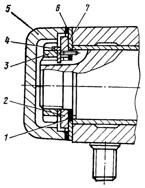 Регулирование зазора между торцами обода ведущего колеса и внутренним торцом беговой дорожки опорного катка Регулирование зазора между торцами обода ведущего колеса и внутренним торцом беговой дорожки опорного катка